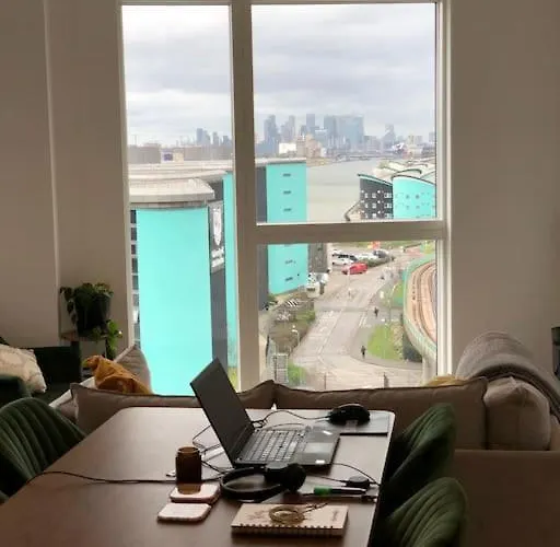 Entire Home/Flat. City View. Location. Transport.