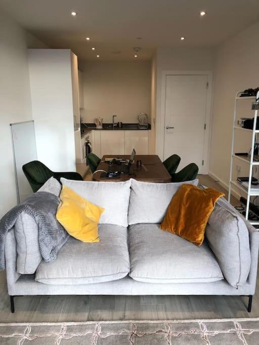 Apartment Entire Home/flat. View. Location. Transport. London